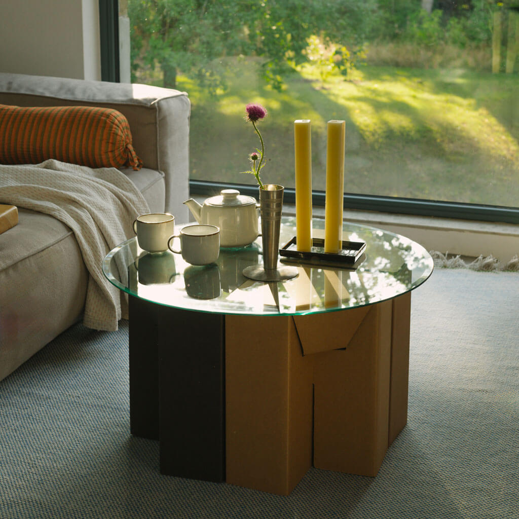 ROOM IN A BOX Hocker in schwarz und naturbraun als Couchtisch