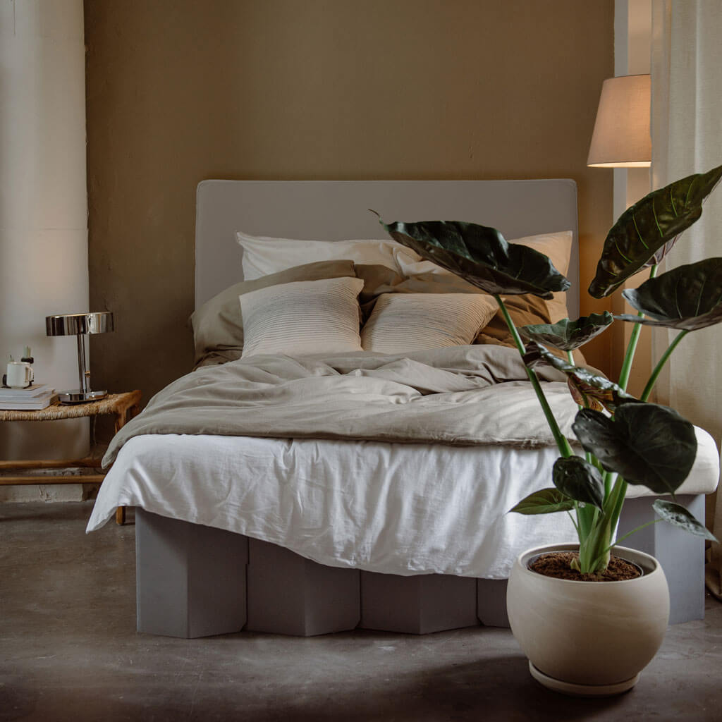 RIAB Bett 2.0 in kieselgrau mit Bettkopfteil in lichtgrau