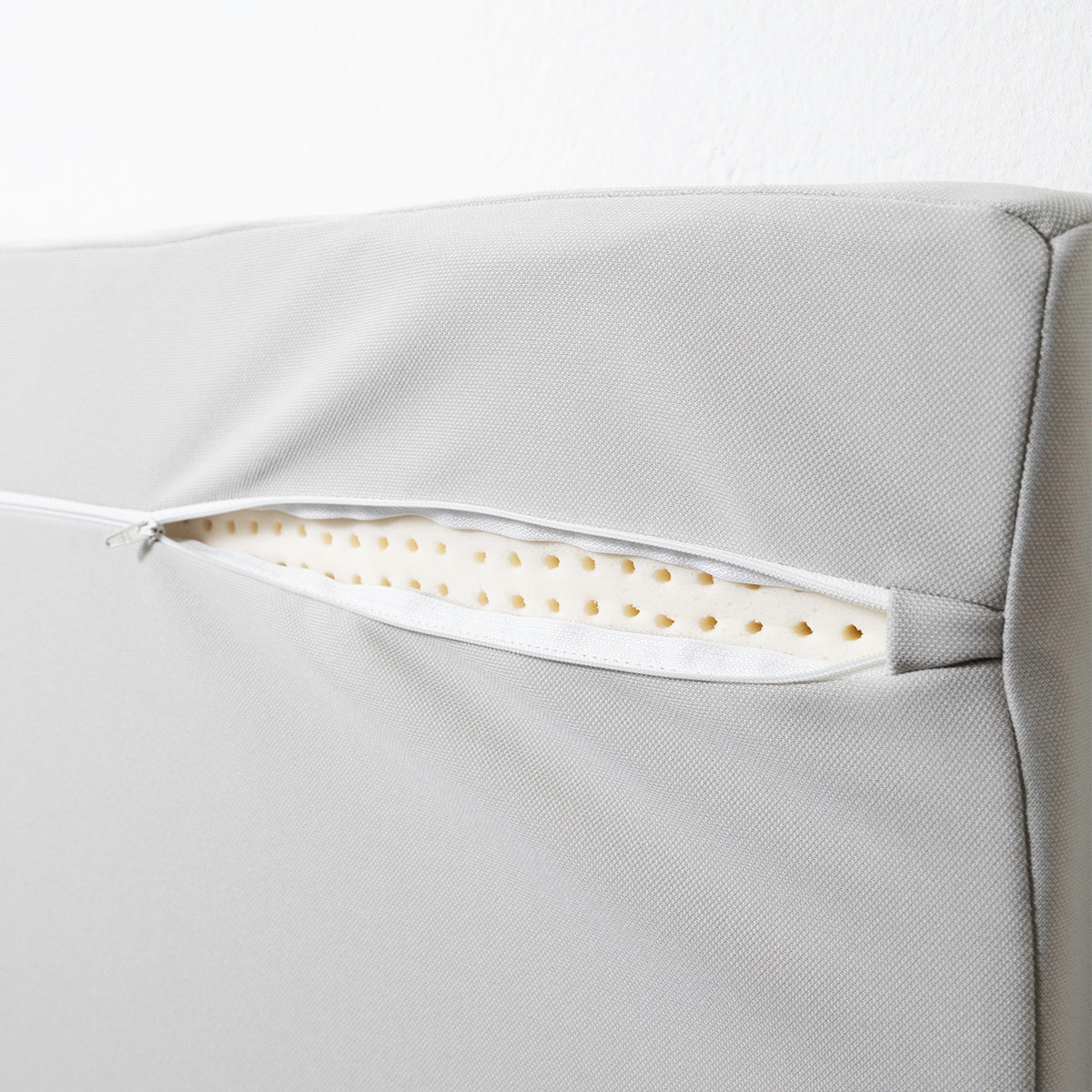 ROOM IN A BOX Kopfteil in lichtgrau Rückansicht mit Reißverschluss