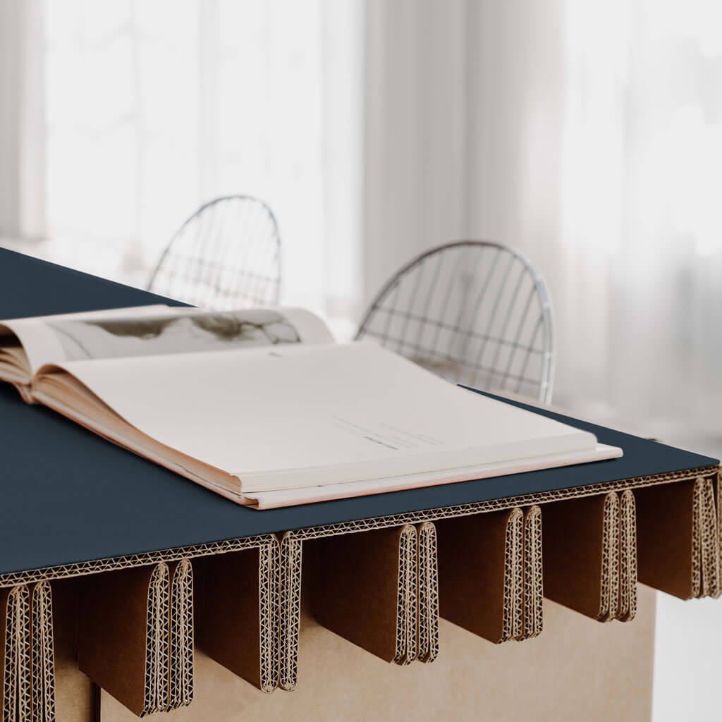 RIAB GRID Tisch in naturbraun mit Linoleum Auflage in dunkelblau