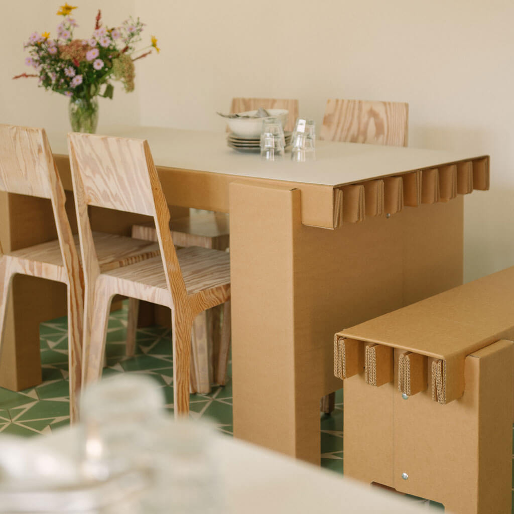 ROOM IN A BOX GRID Bank am Esstisch