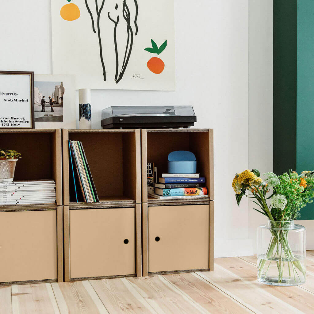 ROOM IN A BOX - Modulares Regalsystem mit Türen in natur