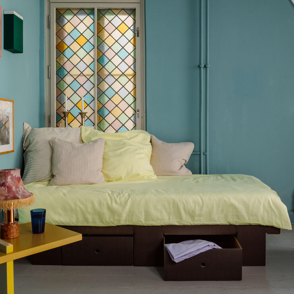 ROOM IN A BOX Stauraumbett mit Schublade in schwarz