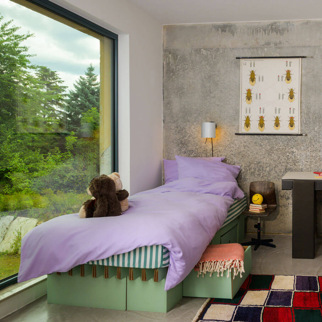 ROOM IN A BOX Stauraumbett Breite S in salbei mit Schubladen Matratze und Bettwäsche