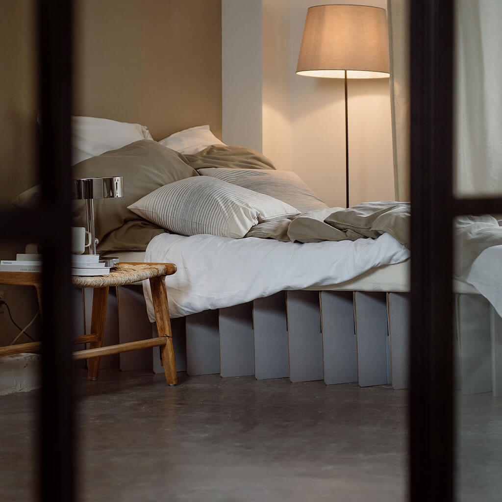 ROOM IN A BOX Bett 2.0 in kieselgrau in Grösse M