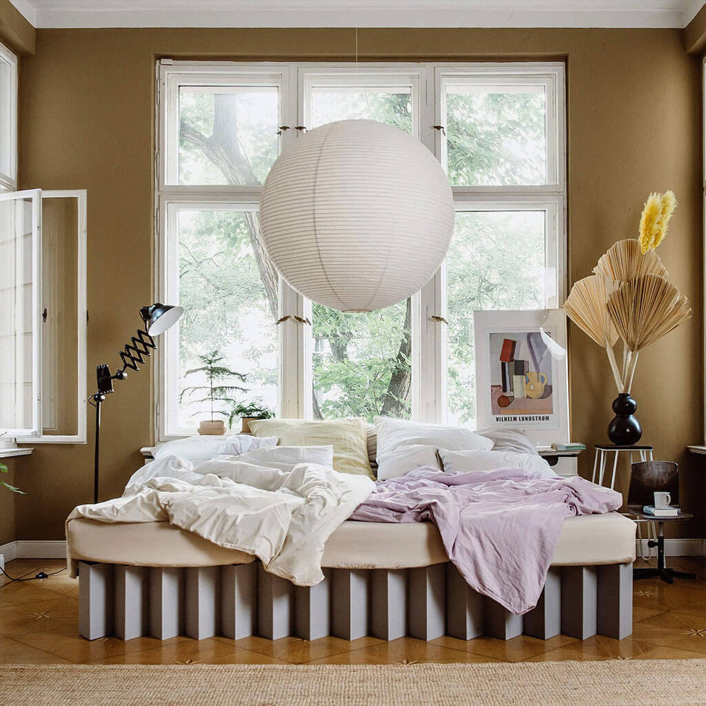 Das nachhaltige Familienbett aus Wellpappe in kieselgrau | ROOM IN A BOX