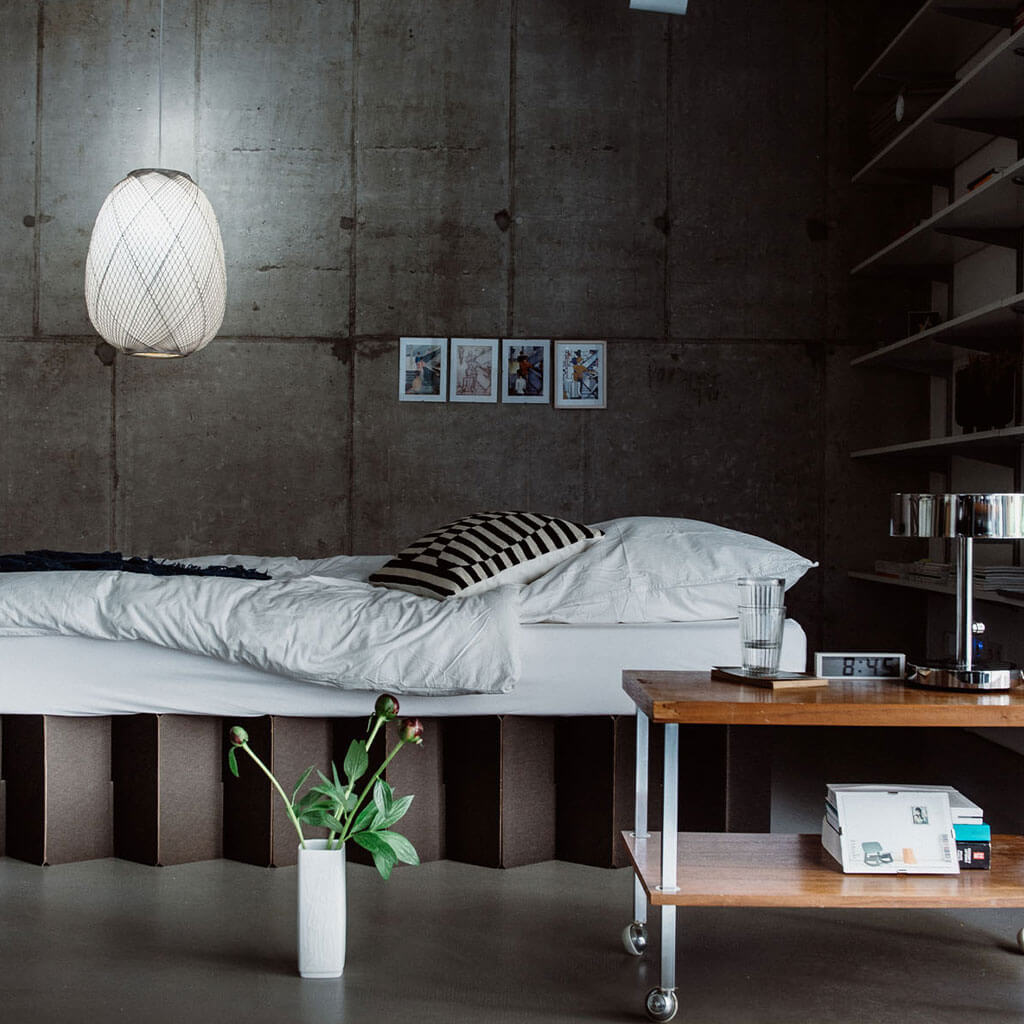 Das nachhaltige Familienbett aus Wellpappe in schwarz | ROOM IN A BOX
