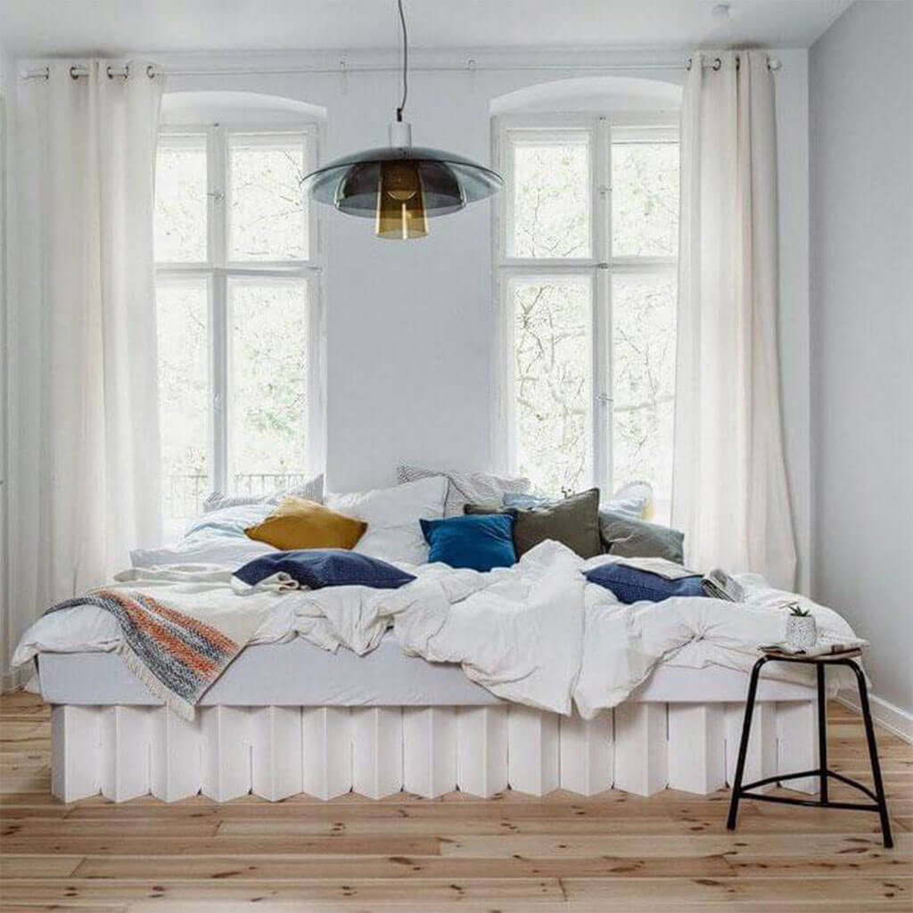 Das nachhaltige Familienbett aus Wellpappe in weiss | ROOM IN A BOX