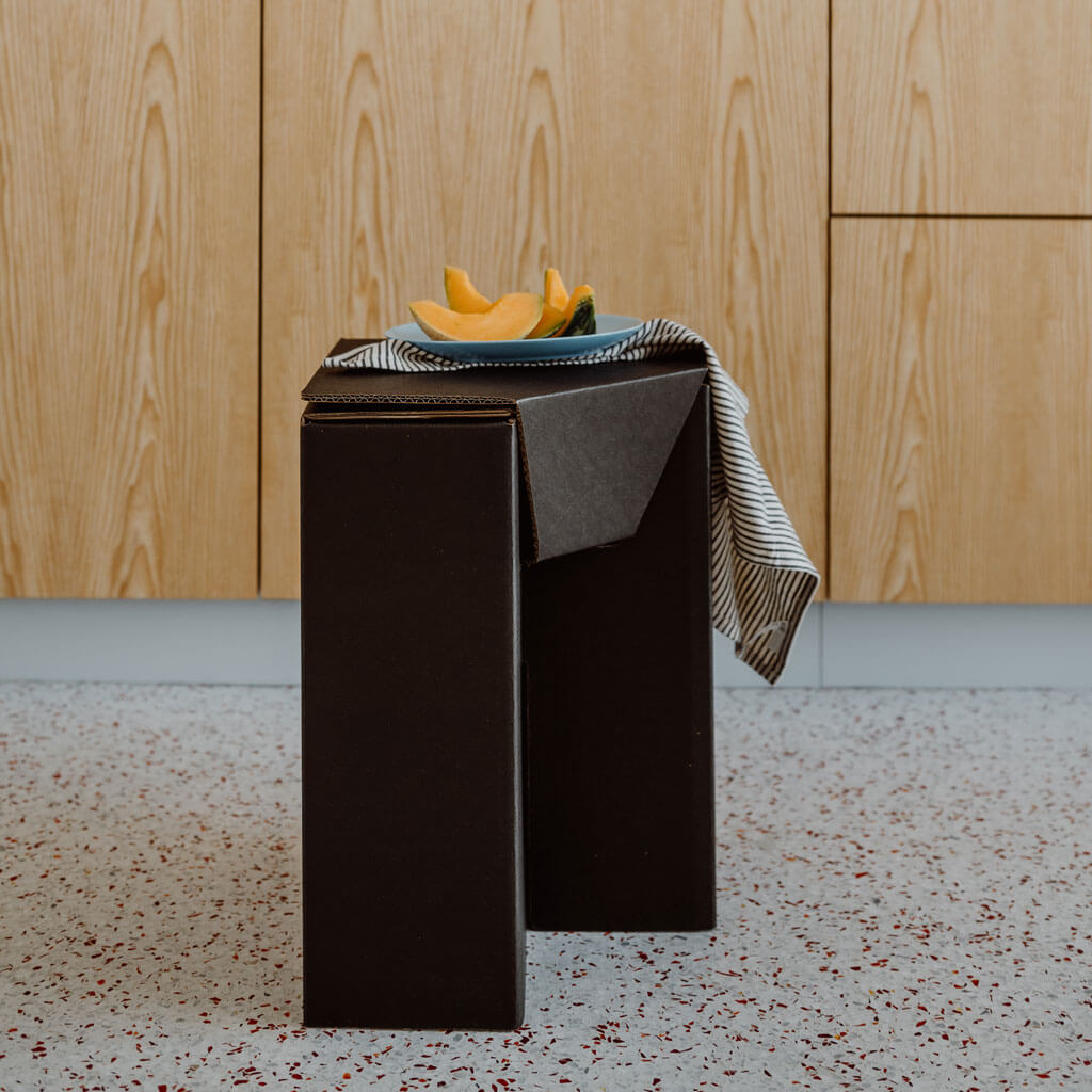 ROOM IN A BOX Hocker in schwarz