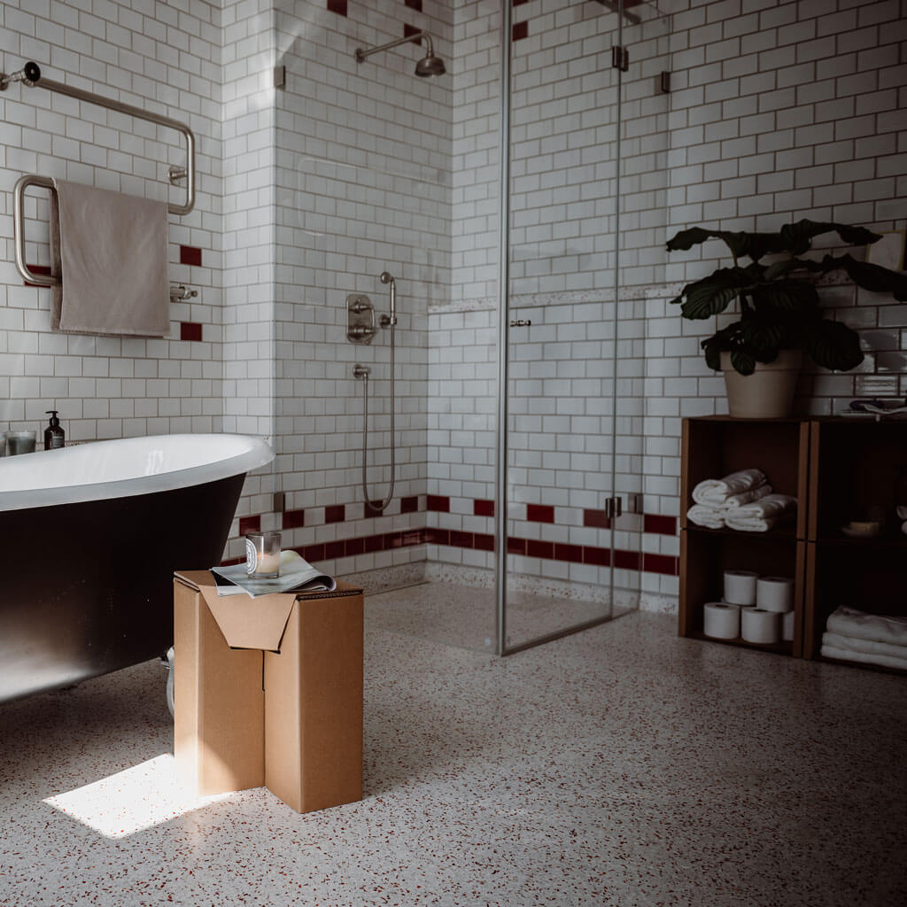 ROOM IN A BOX Hocker im Bad