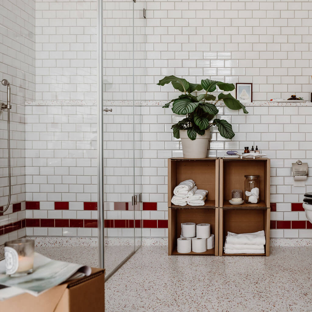 ROOM IN A BOX - Modulares Regal 2x2 ohne Erweiterungen im Badezimmer