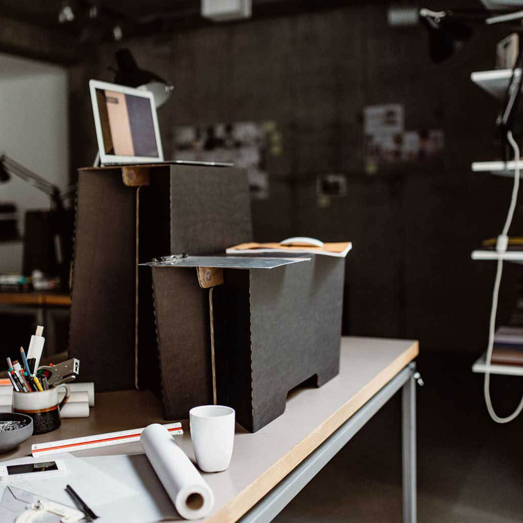 ROOM IN A BOX MonKey Desk Stehschreibtisch schwarz