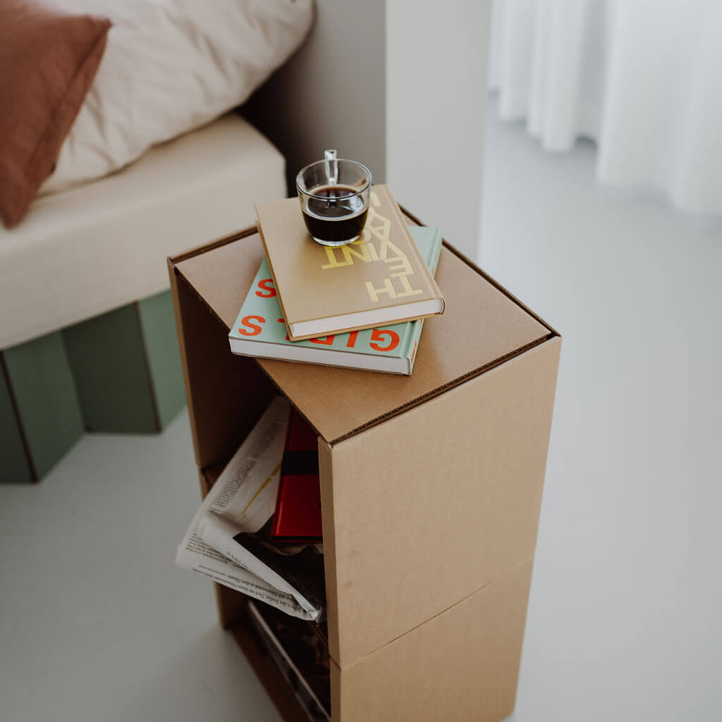 ROOM IN A BOX - Modulares Regal 2x1 als Nachttisch