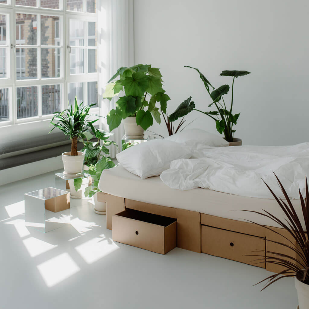 ROOM IN A BOX Stauraumbett Breite S in naturbraun Freisteller