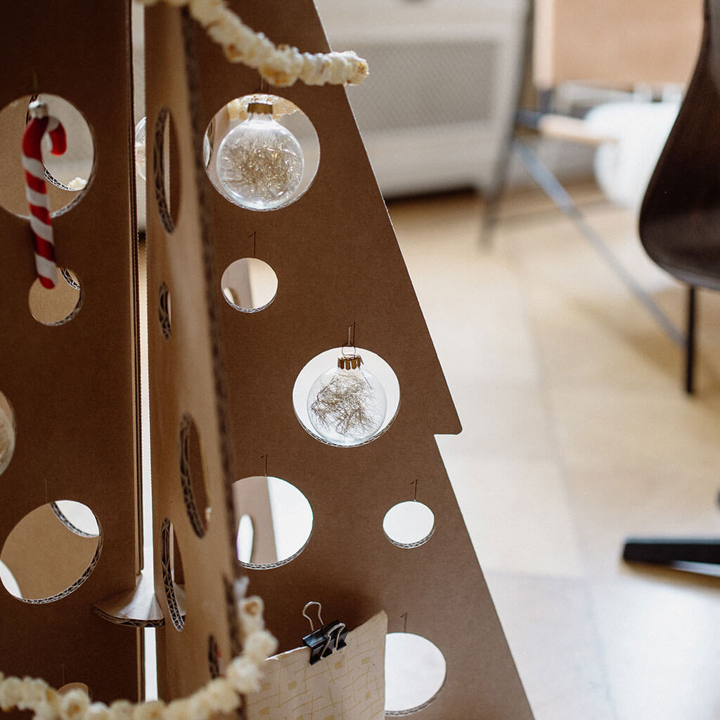 ROOM IN A BOX | Zero Waste Weihnachtsbaum klein aus Wellpappe
