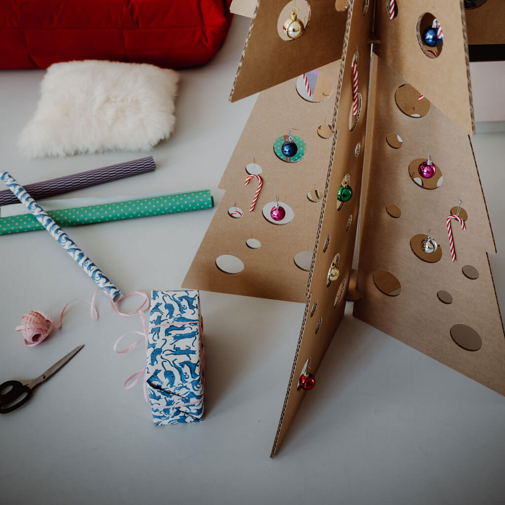 ROOM IN A BOX Zero Waste Weihnachtsbaum gross geschmückt